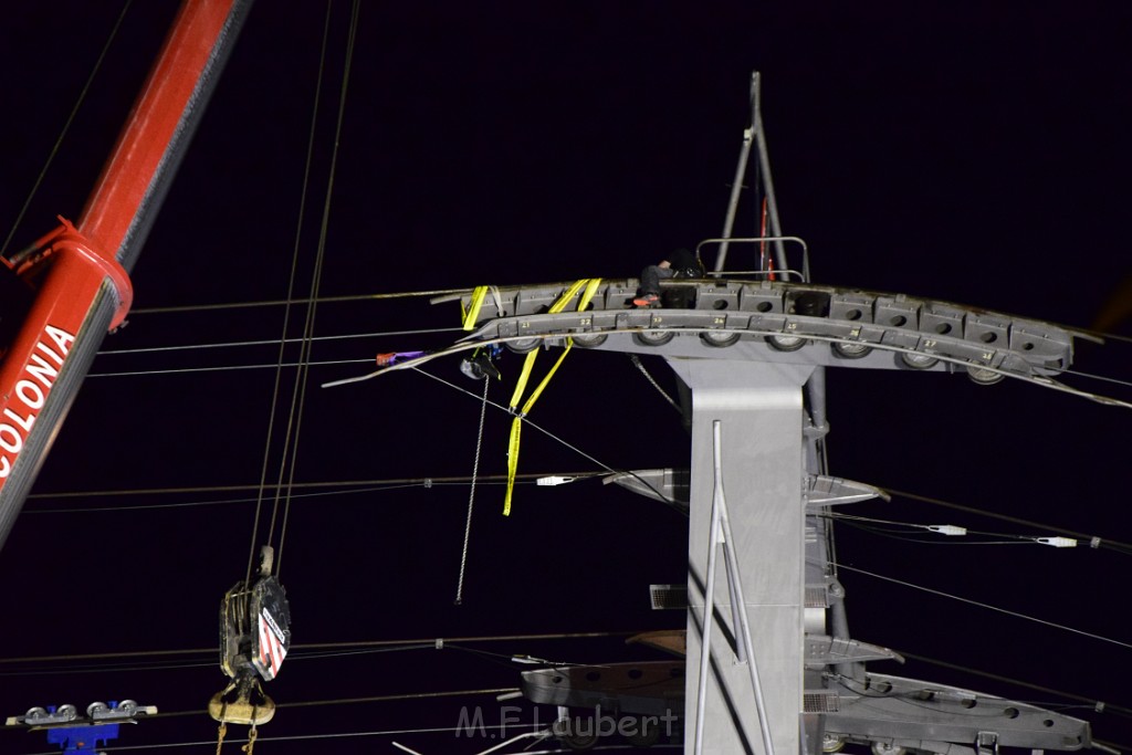 Koelner Seilbahn Gondel blieb haengen Koeln Linksrheinisch P967.JPG - Miklos Laubert